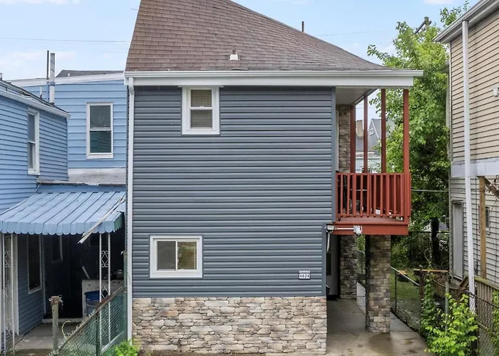 Bloomfield, Bright And Spacious Two Bedroom With Free Parking * Pittsburgh