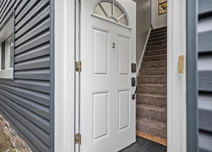 Apartment Bloomfield, Bright And Spacious Two Bedroom With Free Parking *